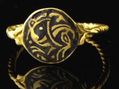 fabian_de_montjoye_early_medieval_ring_gold_and_niello__saxo