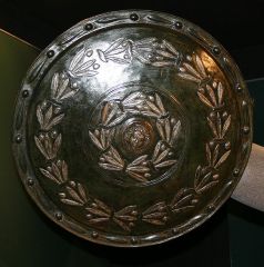 roman shield One gold round