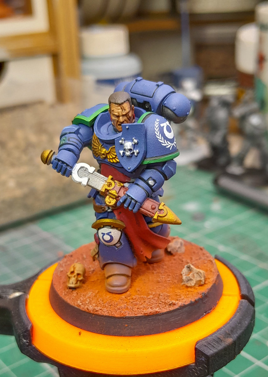 large.Ultramarines4thComapny2ndlieutenant.jpg.908ec29032ce7abe0d94a508e1009dd5.jpg