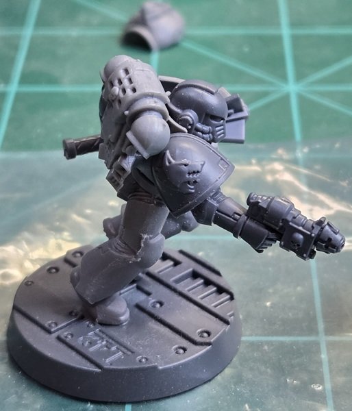 Veteran Brother Karjalas Martäinen of the Emperor's Hounds Chapter, right side, unpainted